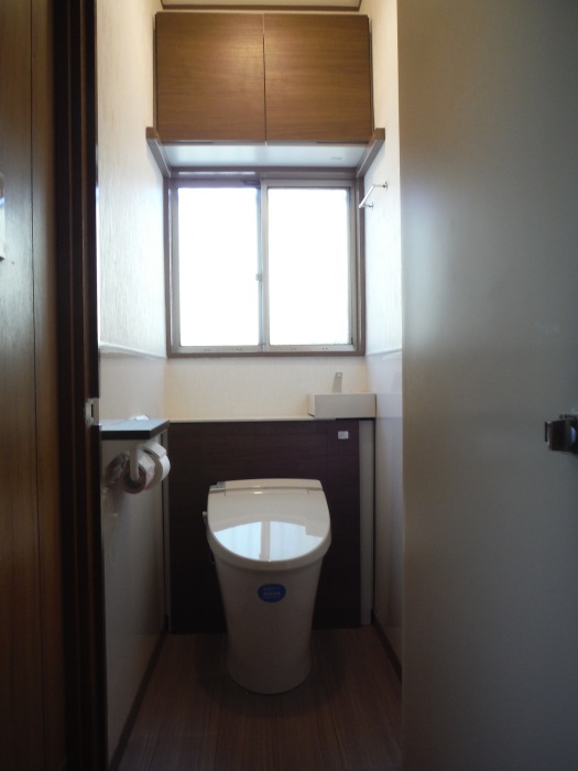 市原市:便座が壊れ、備品置き場のないトイレを全面リフォーム