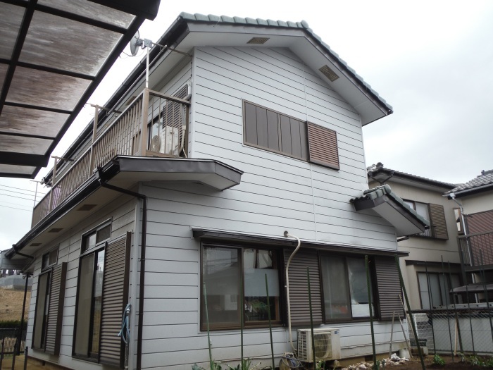 千葉市:瓦の葺き替えと傷んだ破風板や軒天の修繕工事