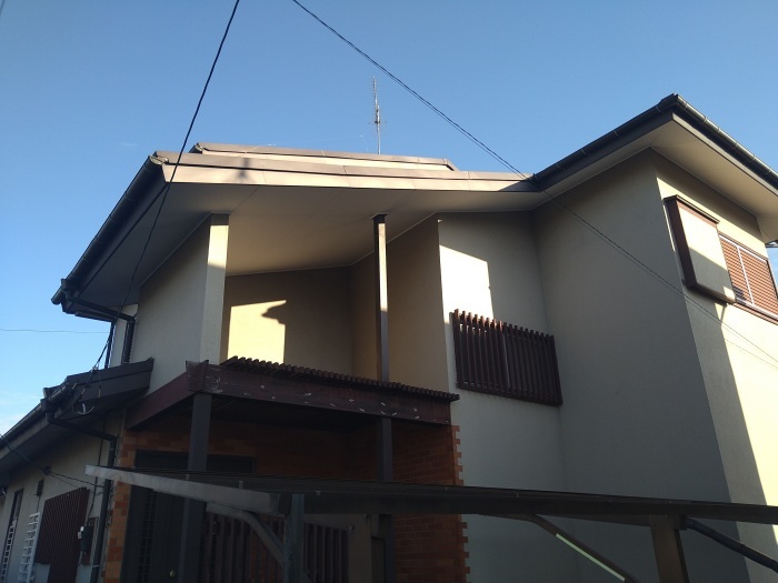 市原市:劣化し浮いてしまった軒天をカバー工法でスピード補修